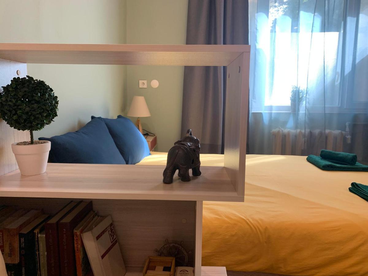 Exceptional Refurnished Location Apartemen *